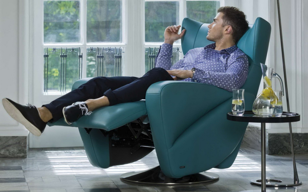 Будет удобно и работать и. Кресло для отдыха. Кресло комфортное для отдыха. Удобное кресло для чтения. Отдыхает в кресле.