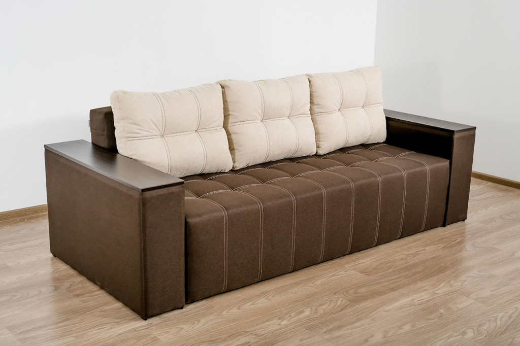 Прямой коричневый диван